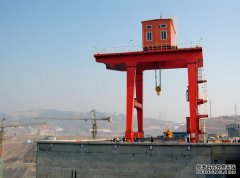 120吨坝顶门式起重机广东广州出售10吨龙门吊